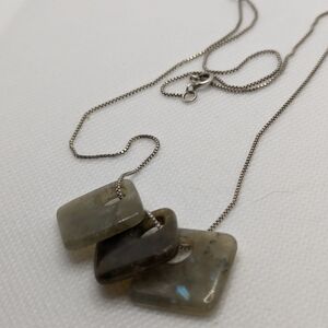 🌿 Labradorite & Sterling Silver Pendant Necklace ✨